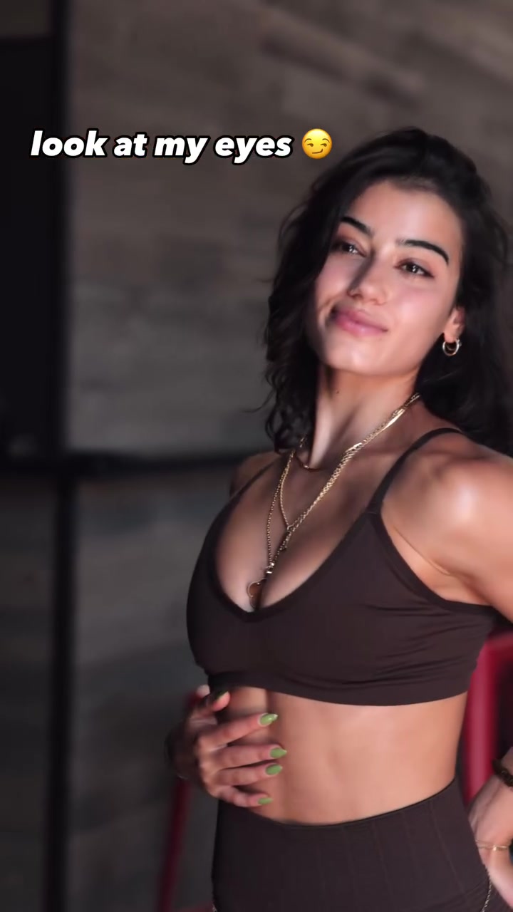 Sara Saffari Shows Off Her Hot Body