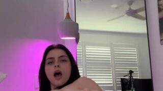 Lauren Hamden Loves Playing With Dildo Using Her Wet Pussy