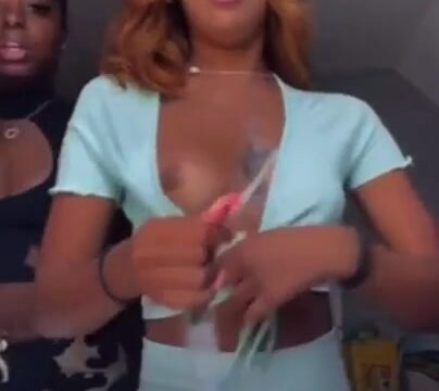Ahna Mac’s Nipples Were Exposed During Live Stream